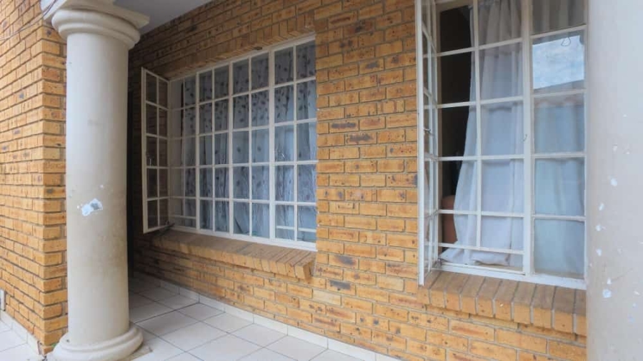 2 Bedroom Property for Sale in Rustenburg Central North West